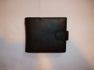 Wallet Black Leatherette Textured w. Snap Catch